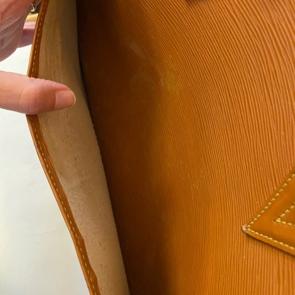 Authentic Louis Vuitton epi fawn large bag - Picture 6 of 10